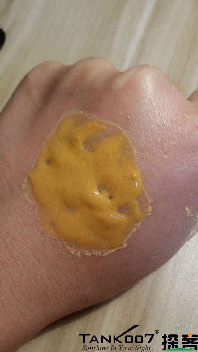 客户买了紫光手电验荧光剂，先拿面膜大姨妈巾开刀 
