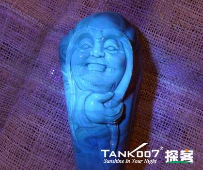 网上用紫光手电鉴定琥珀的帖子这么多，哪个是真假？